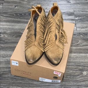 Coconuts boots size 7.5 m